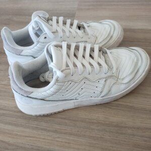 Adidas women sneakers sz 8